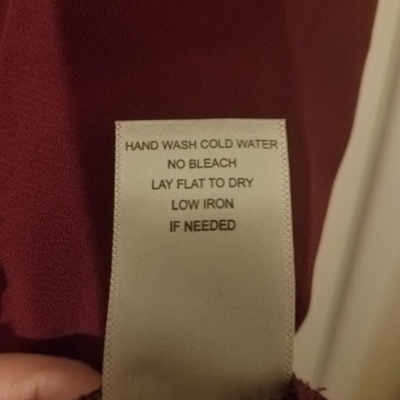 🌹NWT 2X Geometric Neckline Wine Top - Picture 4 of 5